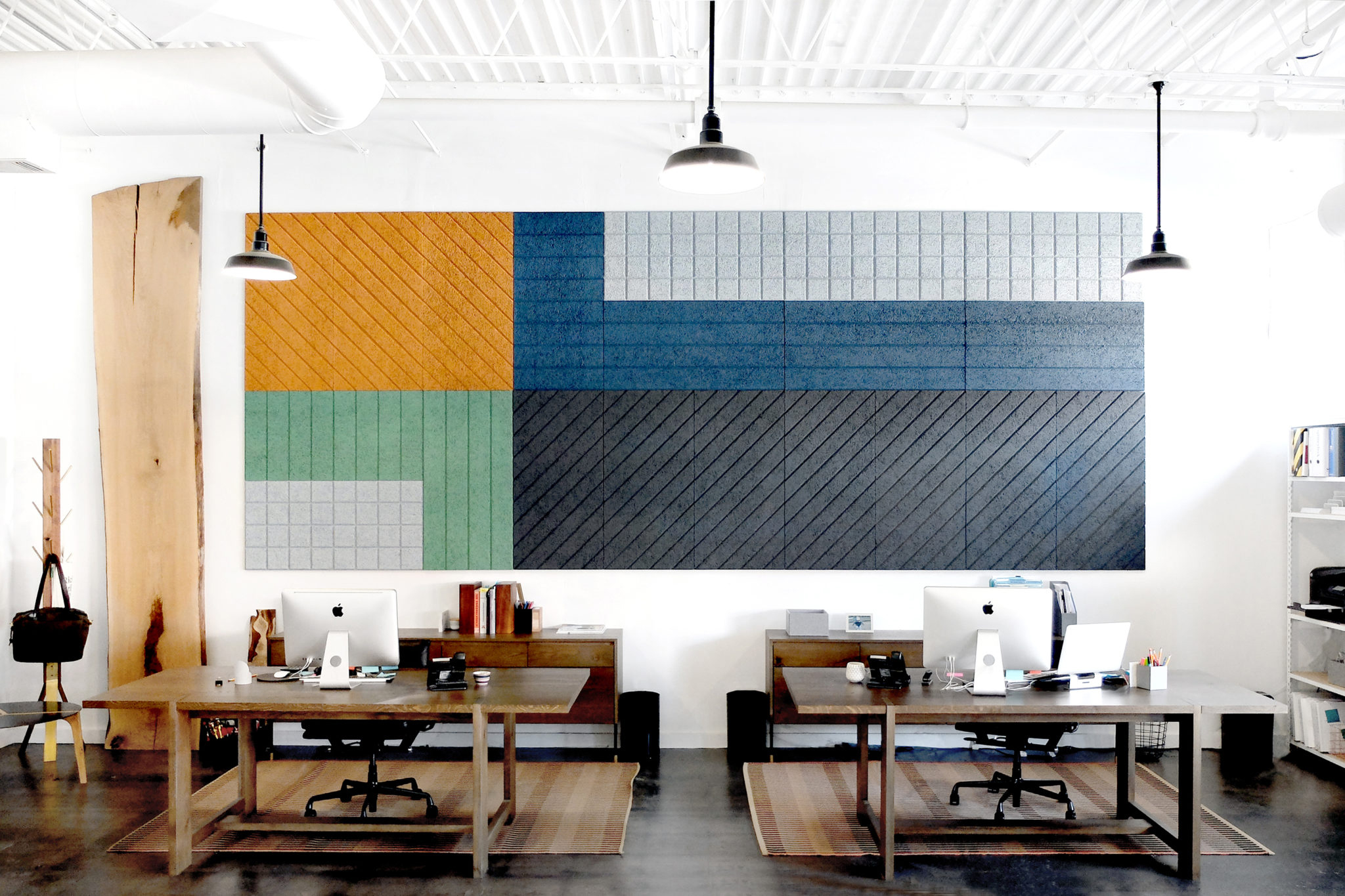 panneau mur coloré pour absorber le bruit au bureau